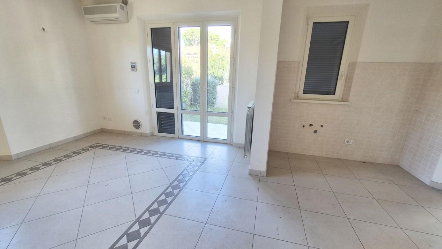 Immagine 36 di Villa in vendita  a Camaiore