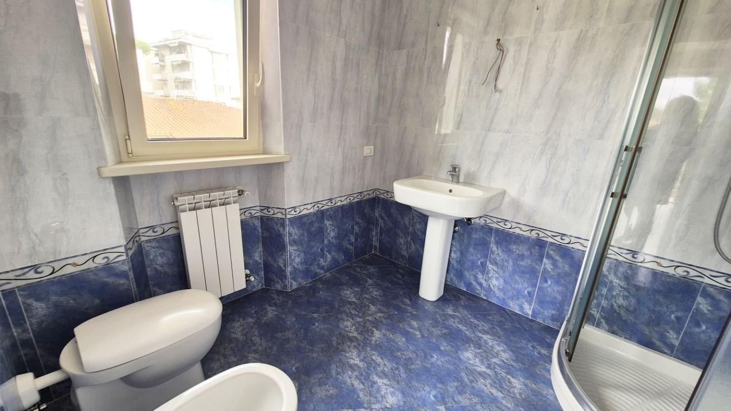 Immagine 66 di Villa in vendita  a Camaiore