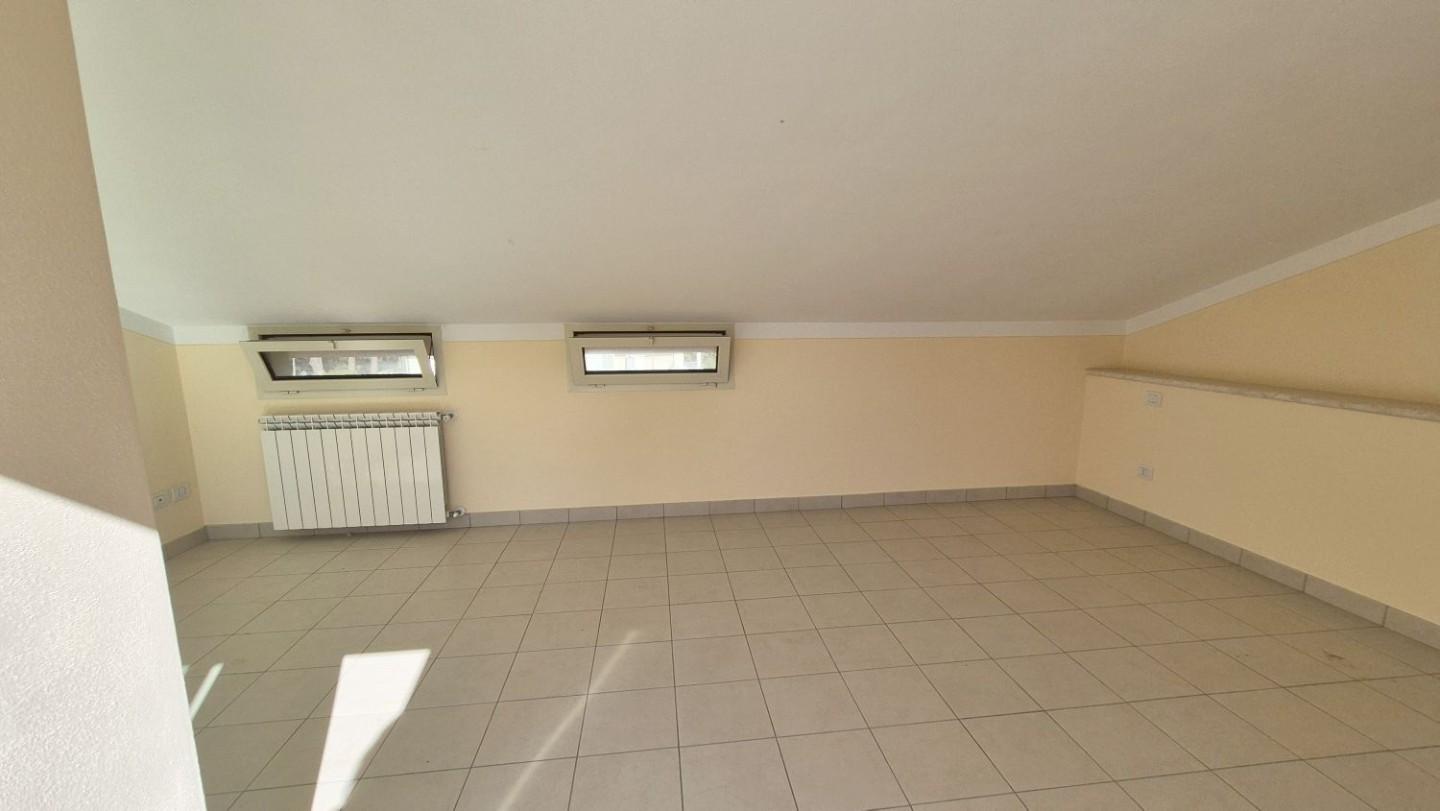 Immagine 118 di Villa in vendita  a Camaiore