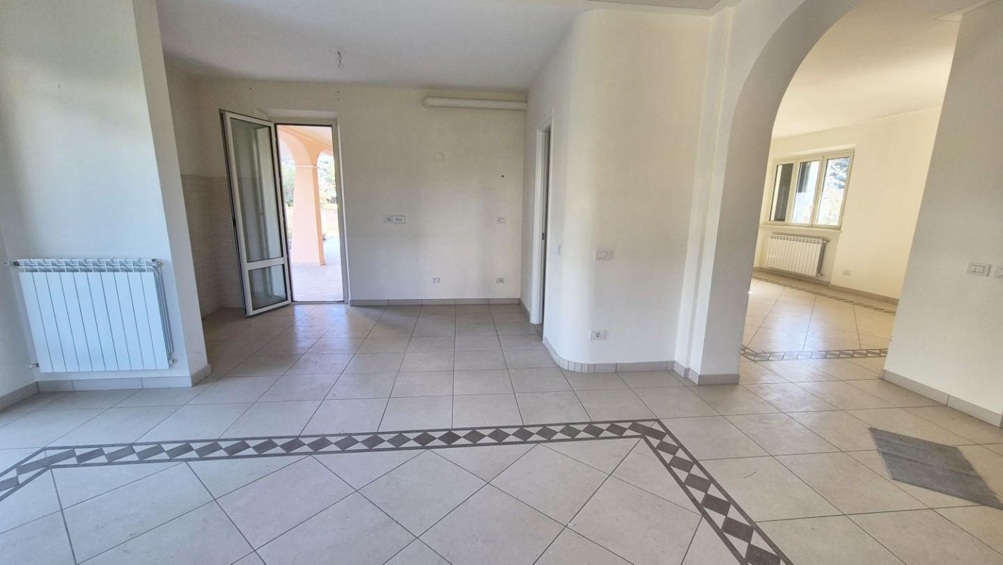 Immagine 30 di Villa in vendita  a Camaiore