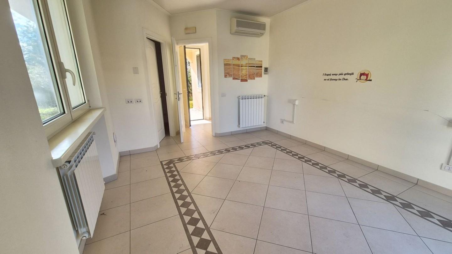 Immagine 154 di Villa in vendita  a Camaiore