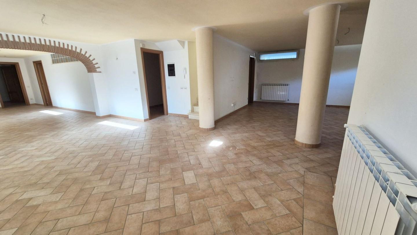 Immagine 124 di Villa in vendita  a Camaiore