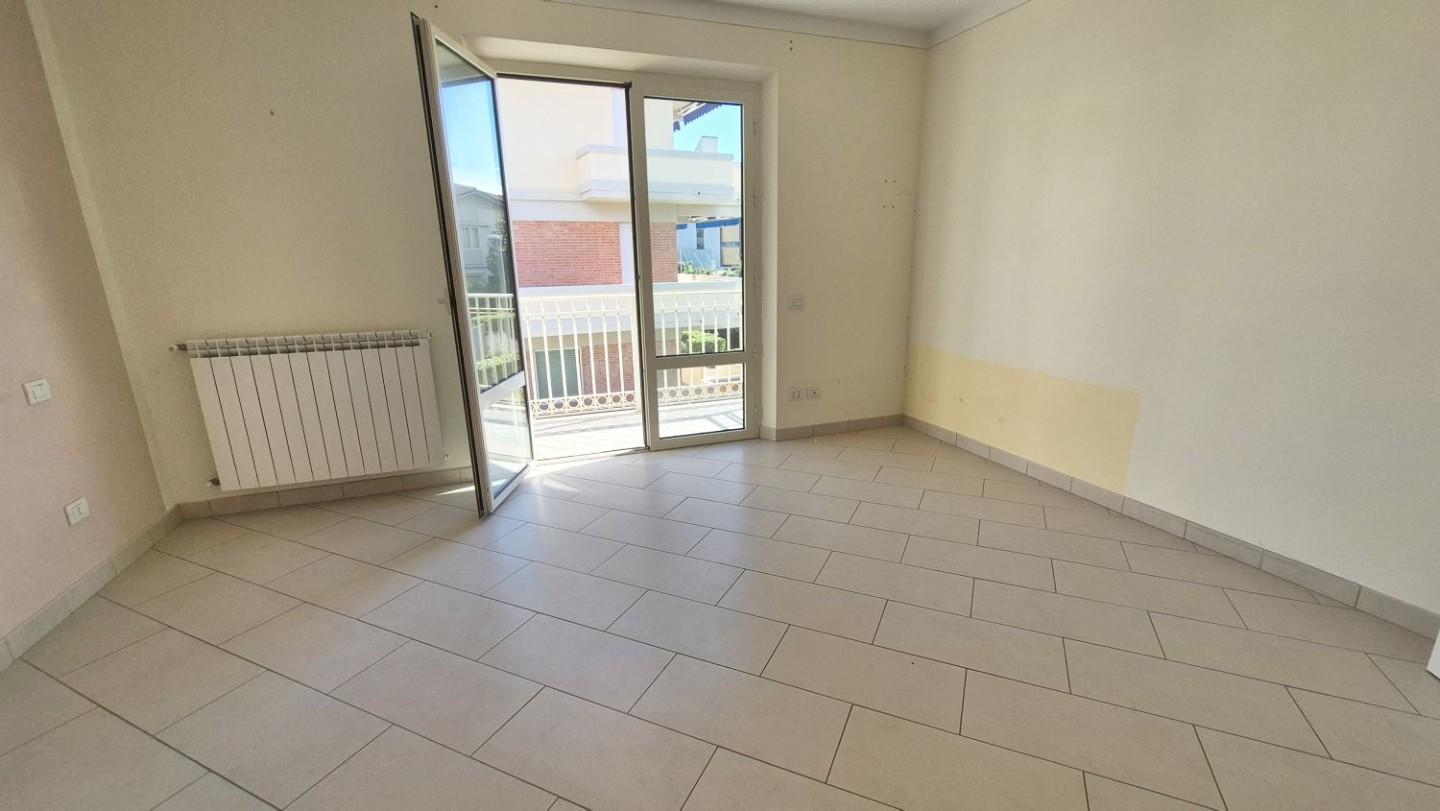 Immagine 83 di Villa in vendita  a Camaiore