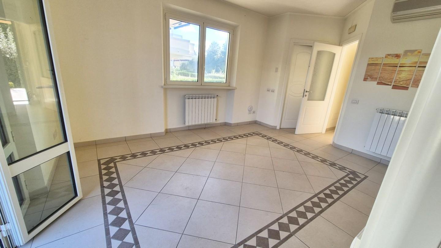 Immagine 151 di Villa in vendita  a Camaiore