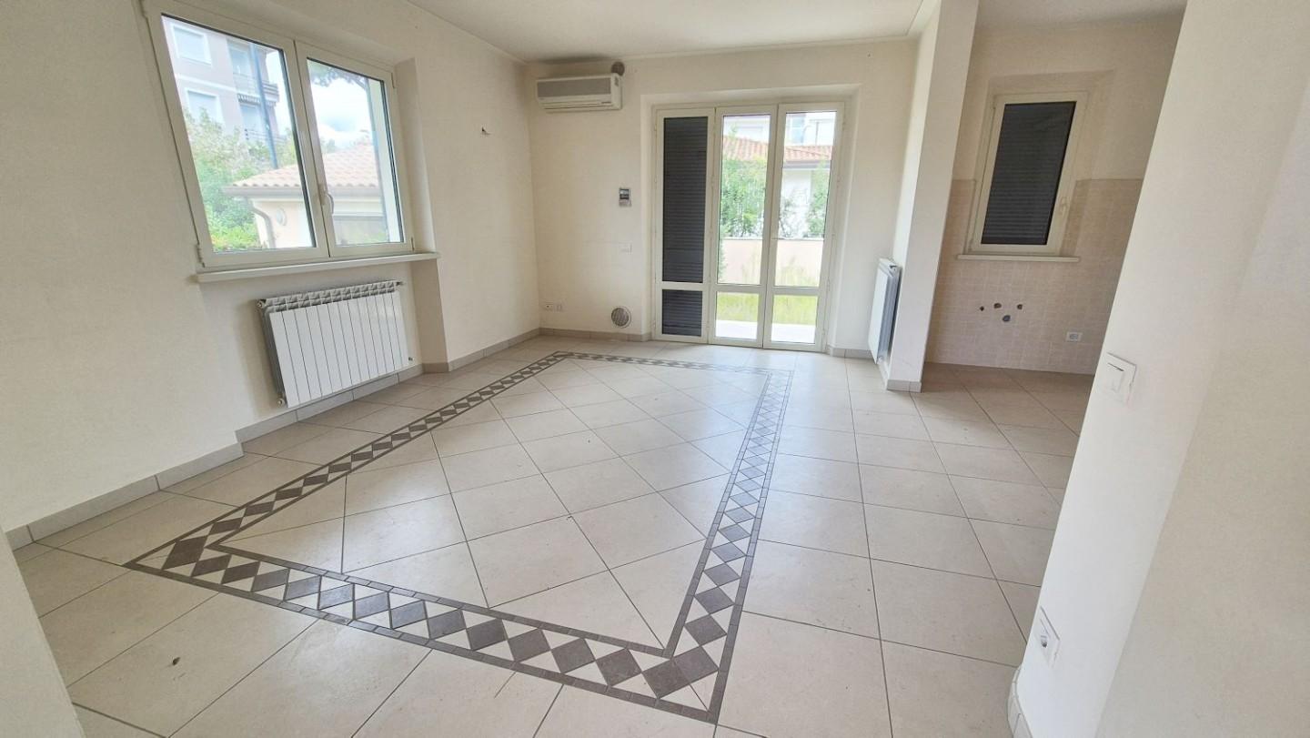 Immagine 27 di Villa in vendita  a Camaiore