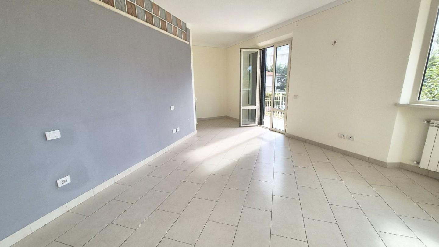 Immagine 51 di Villa in vendita  a Camaiore