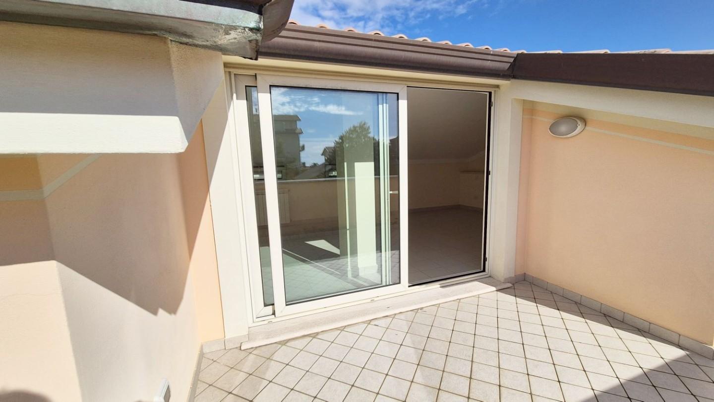 Immagine 116 di Villa in vendita  a Camaiore