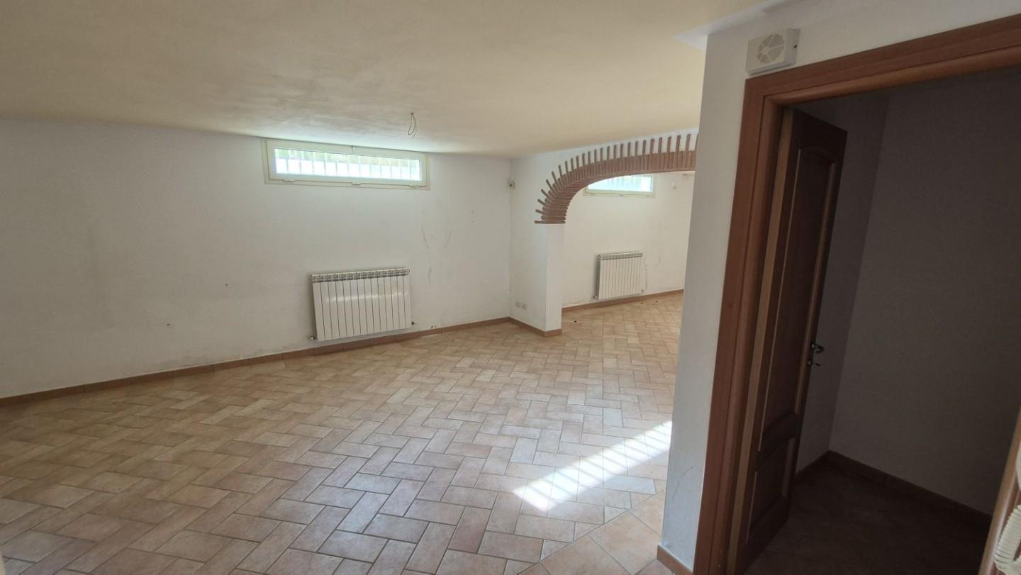 Immagine 122 di Villa in vendita  a Camaiore