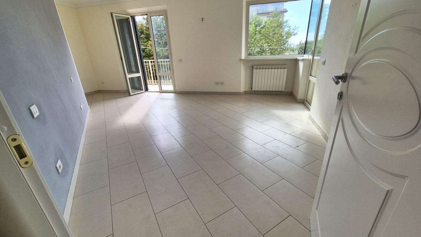 Immagine 50 di Villa in vendita  a Camaiore