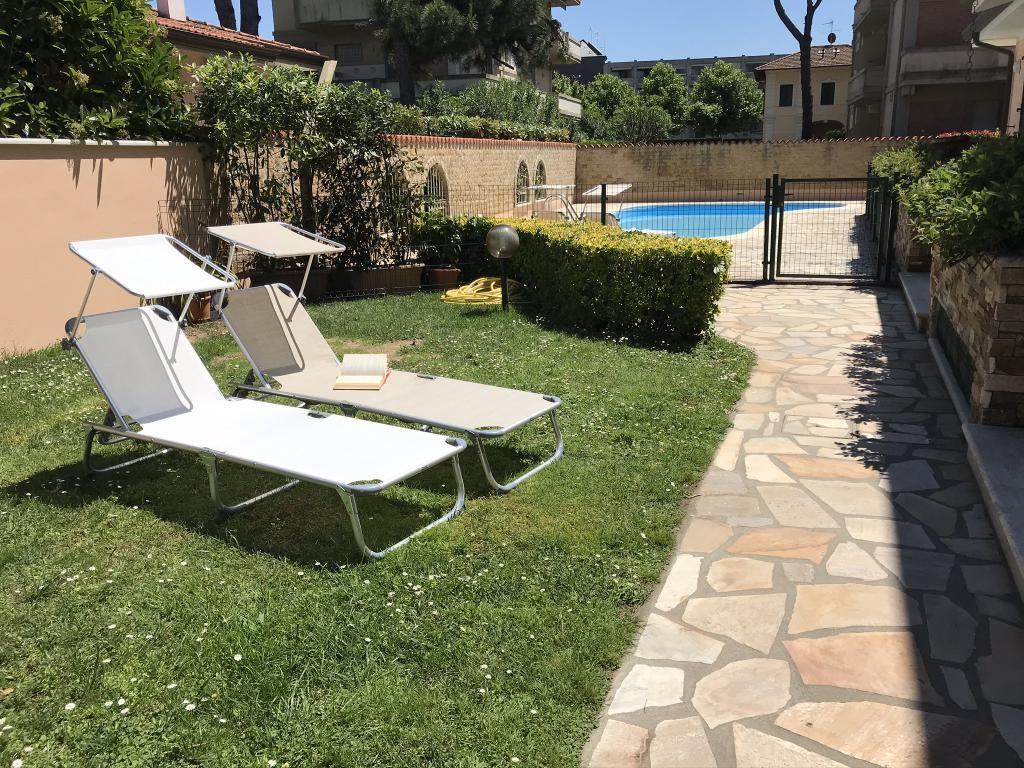 Immagine 6 di Villa in vendita  a Camaiore