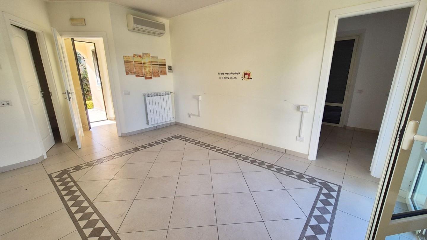 Immagine 153 di Villa in vendita  a Camaiore