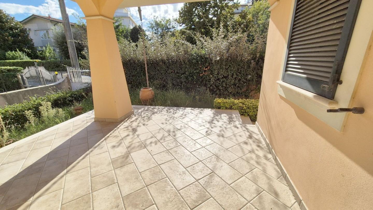 Immagine 158 di Villa in vendita  a Camaiore