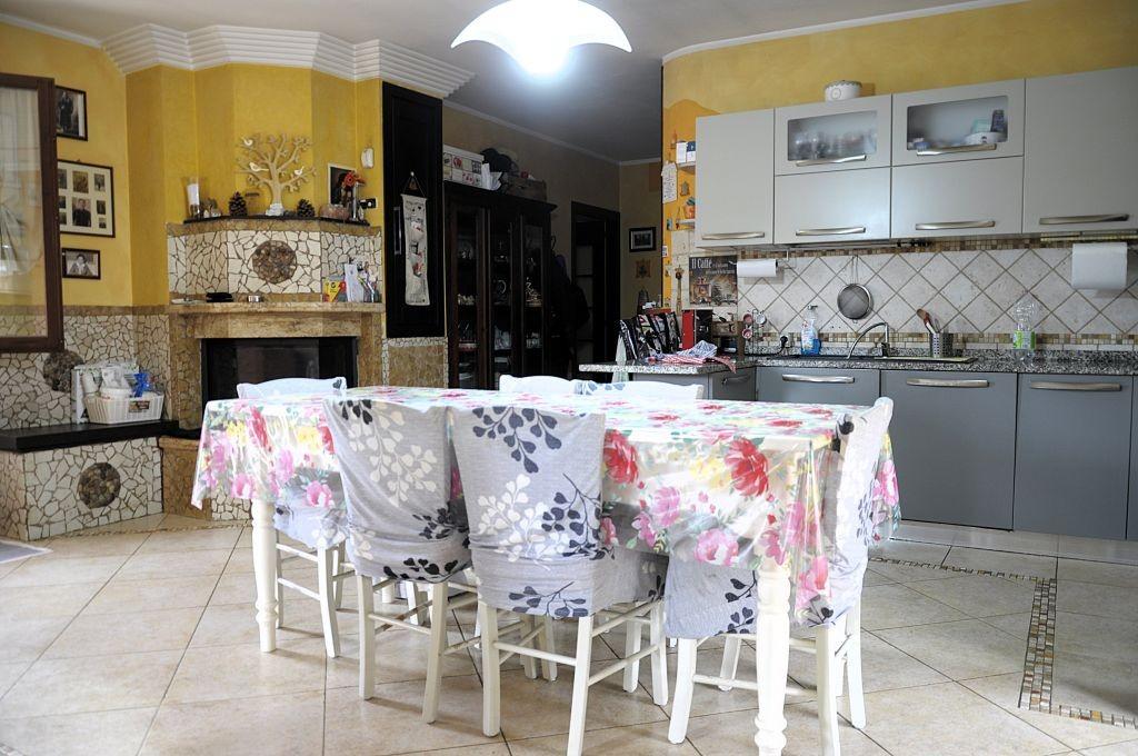 Immagine 2 di Appartamento in vendita  a Colle Di Val D'elsa