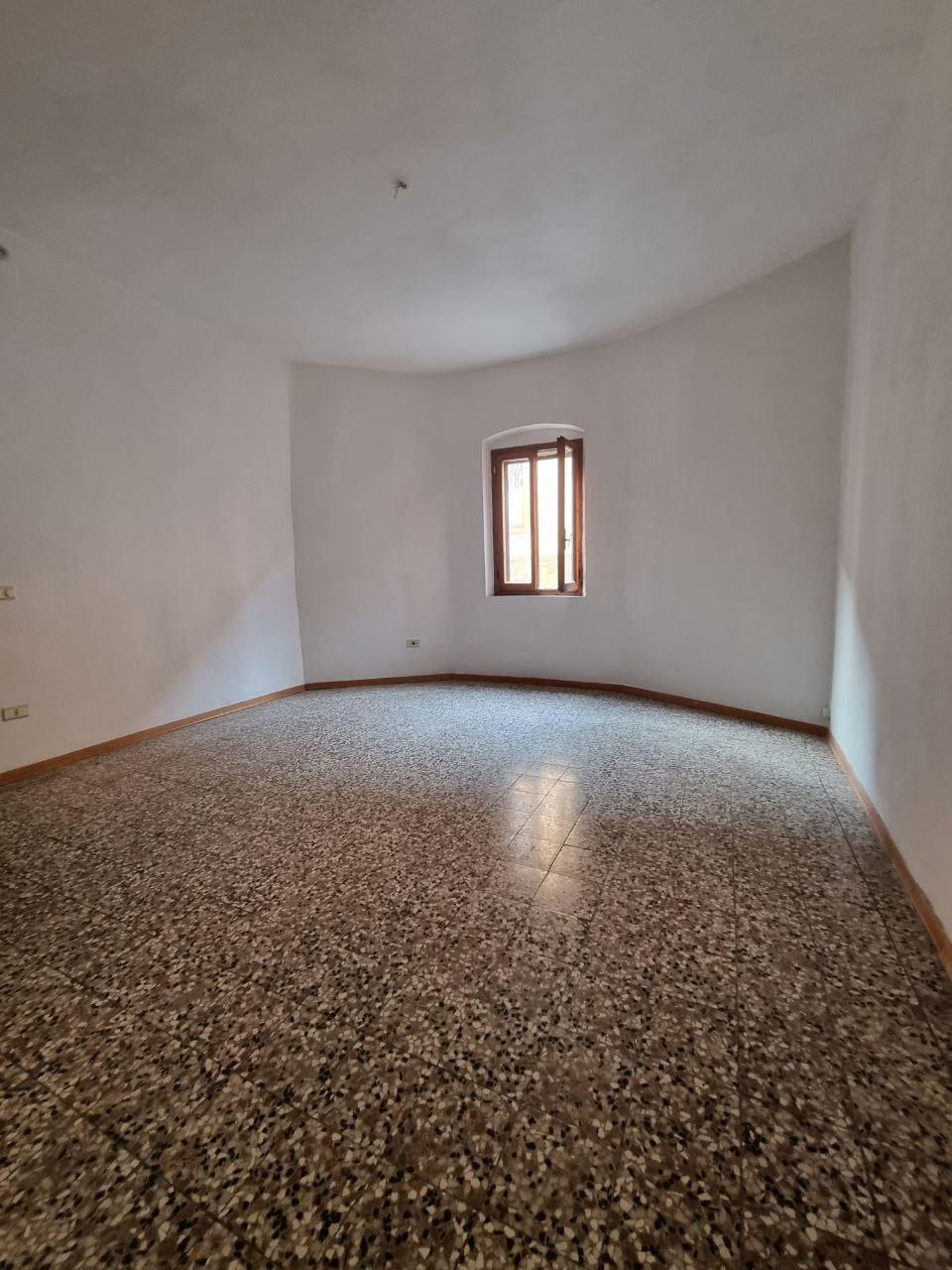 Immagine 3 di Appartamento in vendita  a Colle Di Val D'elsa