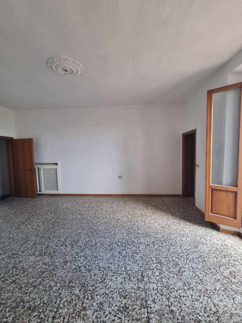 Immagine 25 di Appartamento in vendita  a Colle Di Val D'elsa