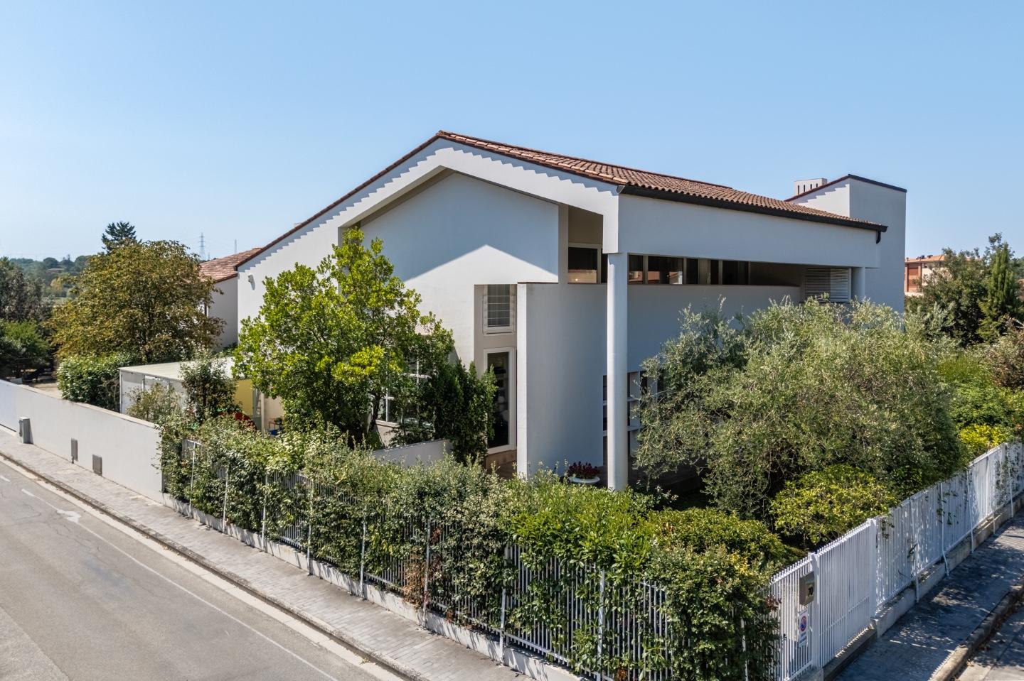 Immagine 1 di Villa in vendita  a Ponsacco