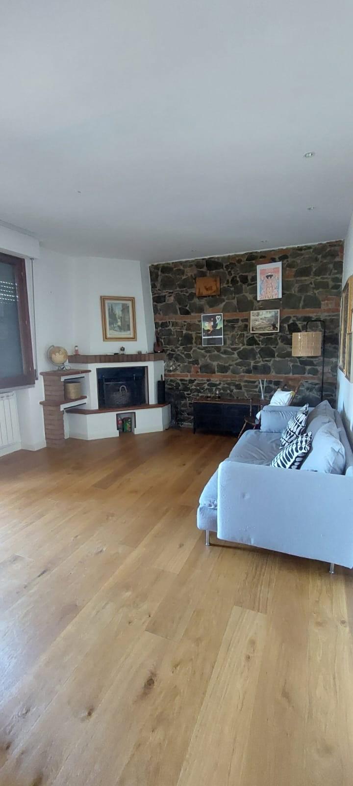 Immagine 1 di Appartamento in affitto  a Carmignano