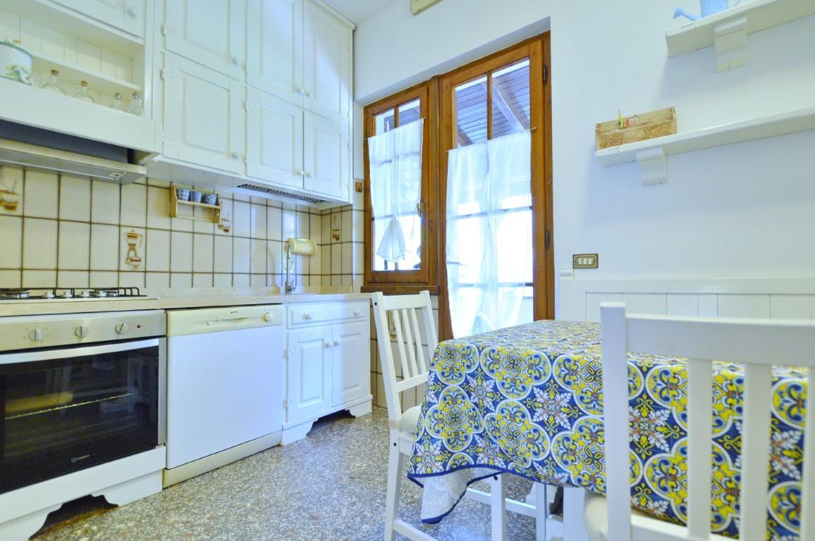 Immagine 12 di Villa in vendita  a Forte Dei Marmi