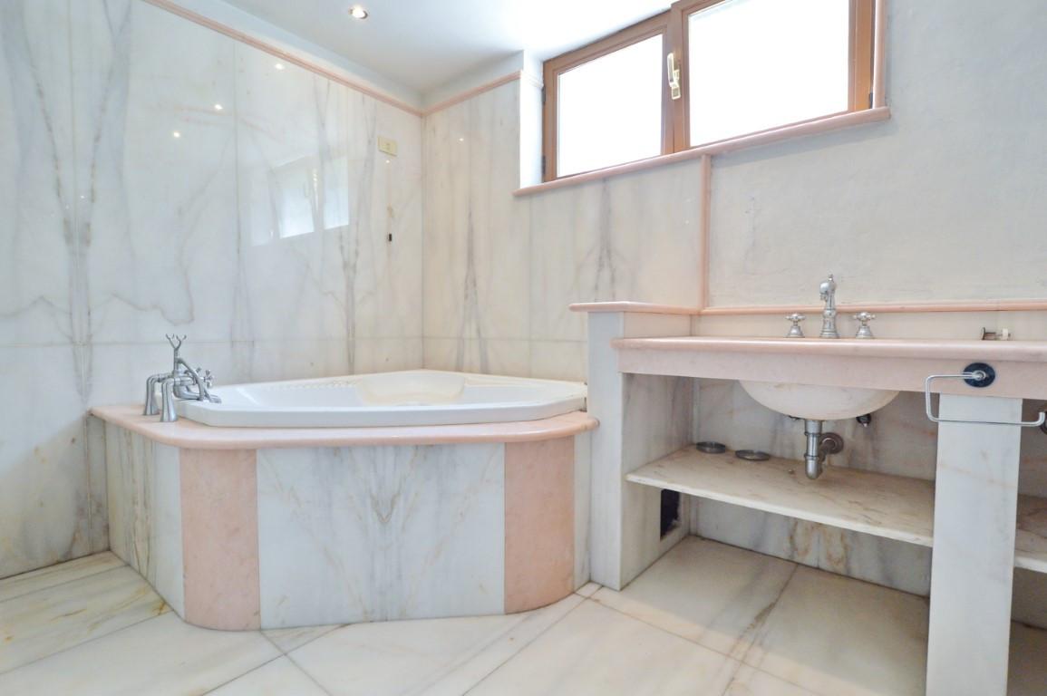 Immagine 29 di Villa in vendita  a Forte Dei Marmi