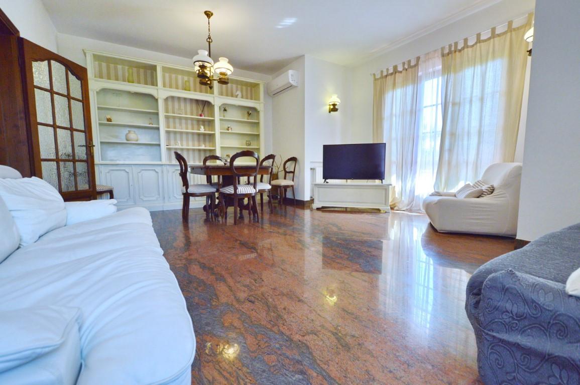 Immagine 8 di Villa in vendita  a Forte Dei Marmi
