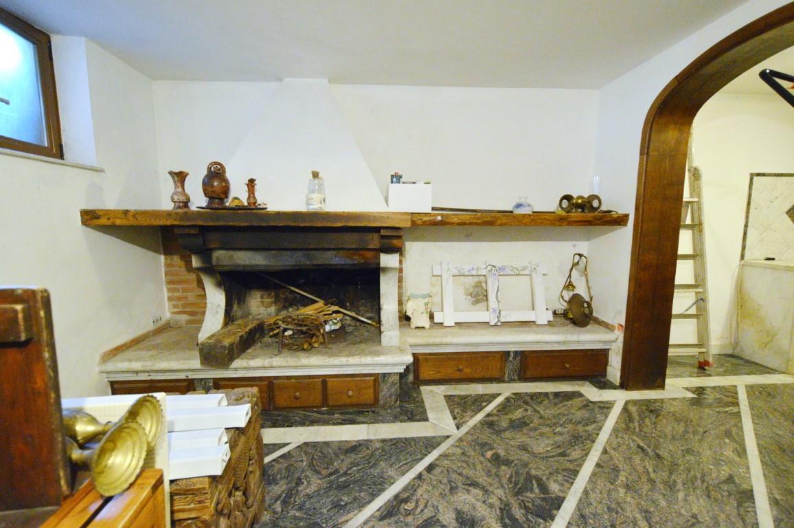 Immagine 26 di Villa in vendita  a Forte Dei Marmi