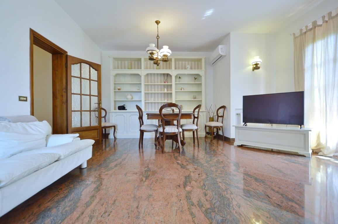 Immagine 11 di Villa in vendita  a Forte Dei Marmi