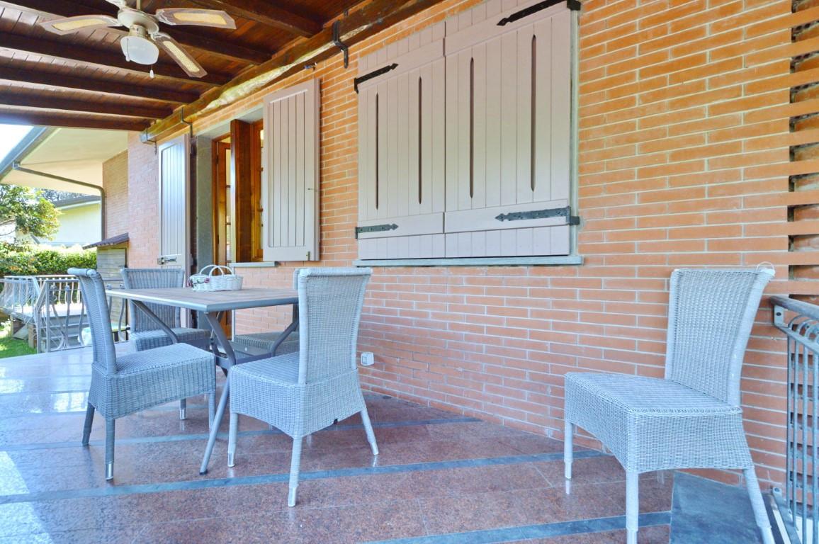 Immagine 15 di Villa in vendita  a Forte Dei Marmi