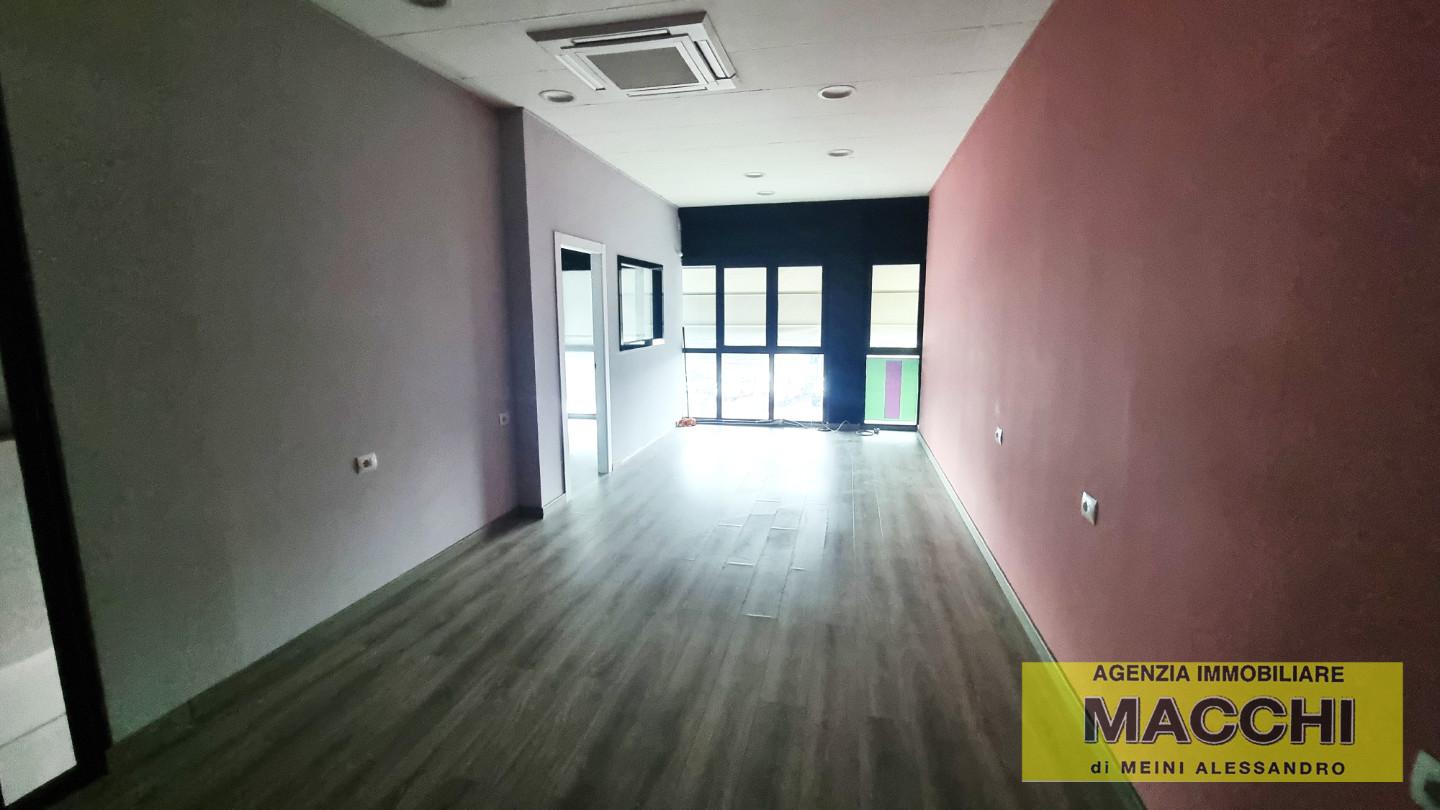Immagine 5 di Ufficio in affitto  a Pontedera