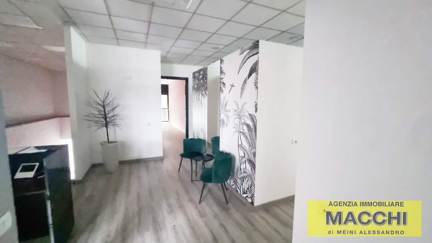 Immagine 3 di Ufficio in affitto  a Pontedera