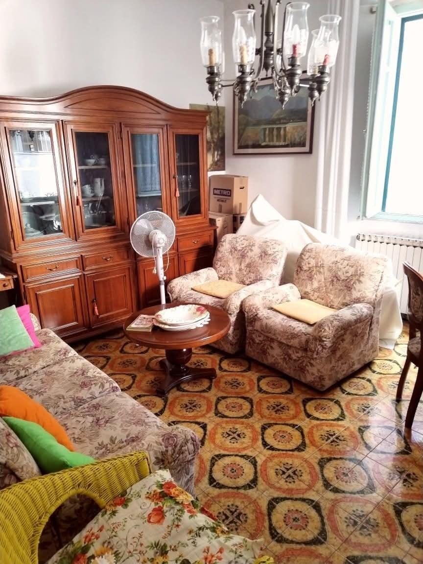 Immagine 2 di Casa indipendente in vendita  a Massa