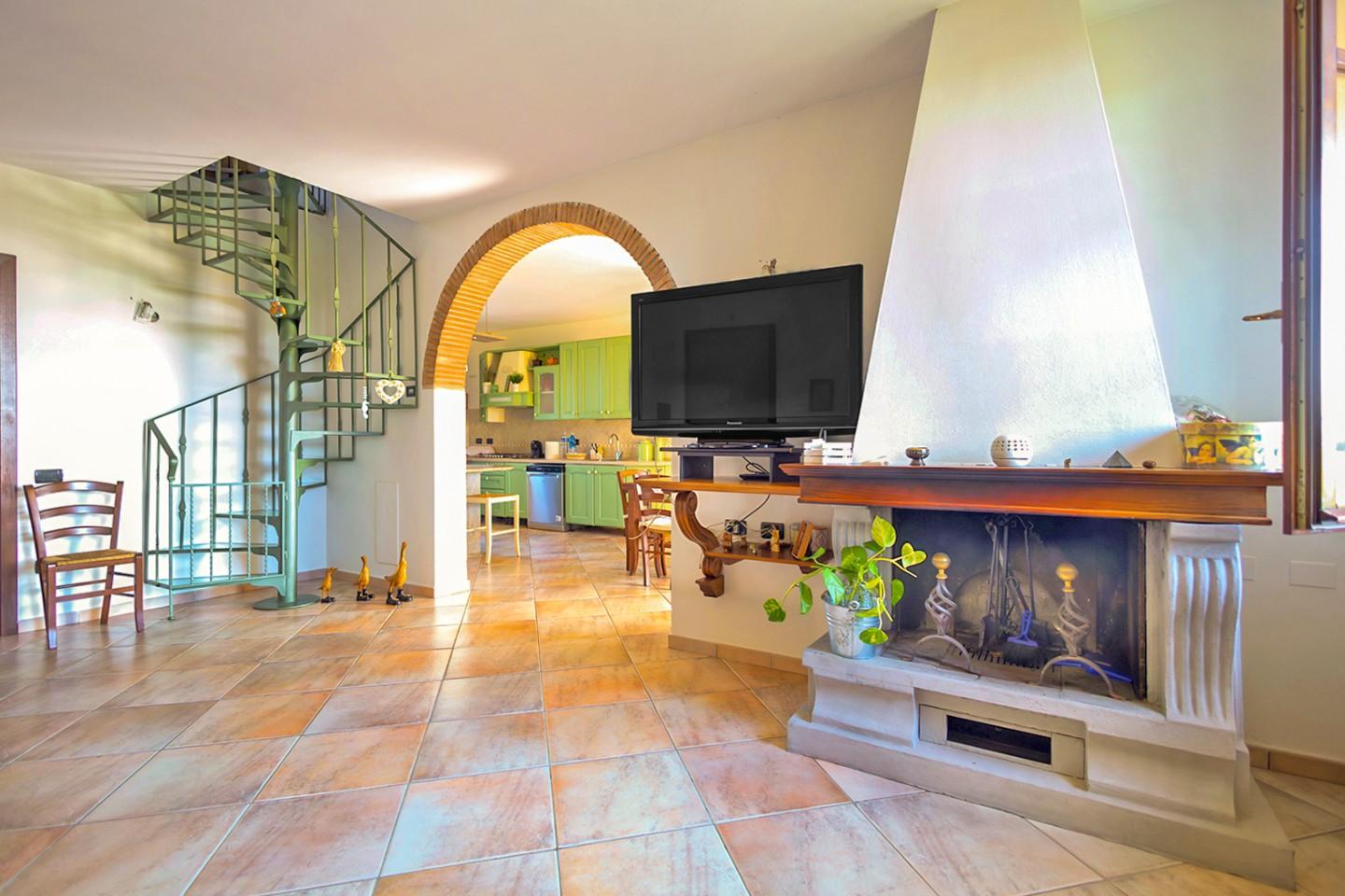 Immagine 1 di Porzione di casa in vendita  a Vecchiano