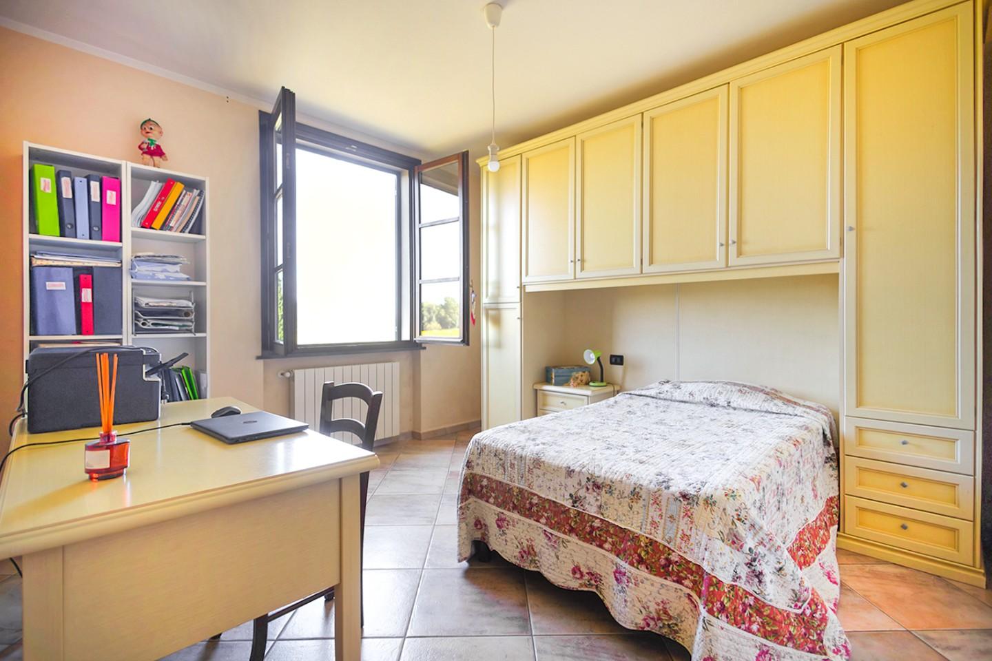 Immagine 19 di Porzione di casa in vendita  a Vecchiano