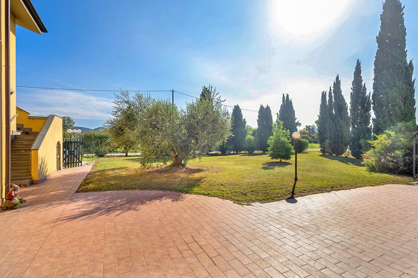 Immagine 11 di Porzione di casa in vendita  a Vecchiano