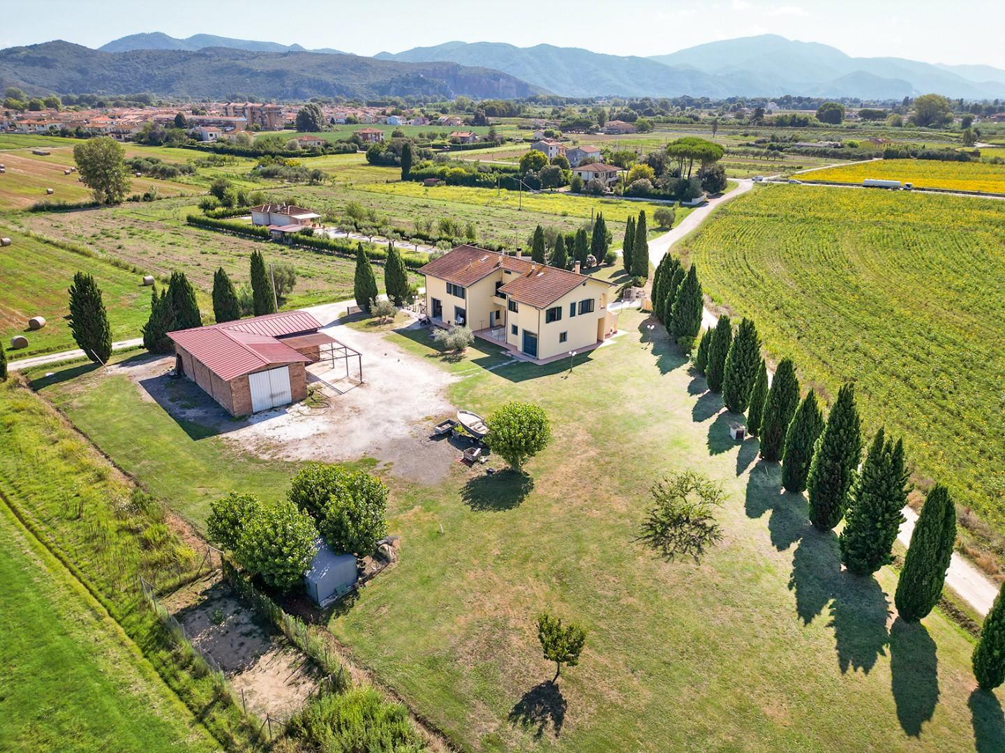 Immagine 3 di Porzione di casa in vendita  a Vecchiano
