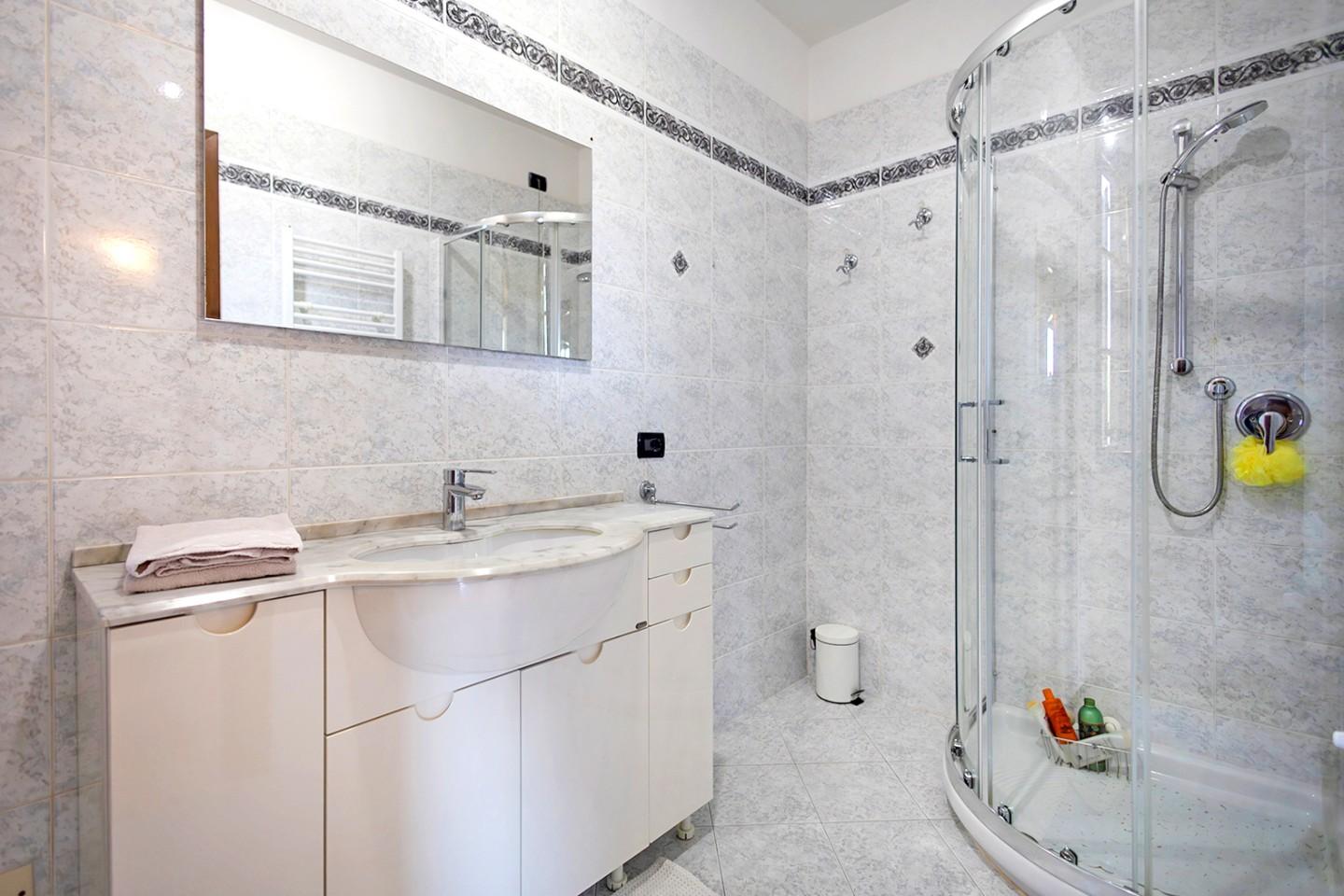 Immagine 22 di Porzione di casa in vendita  a Vecchiano