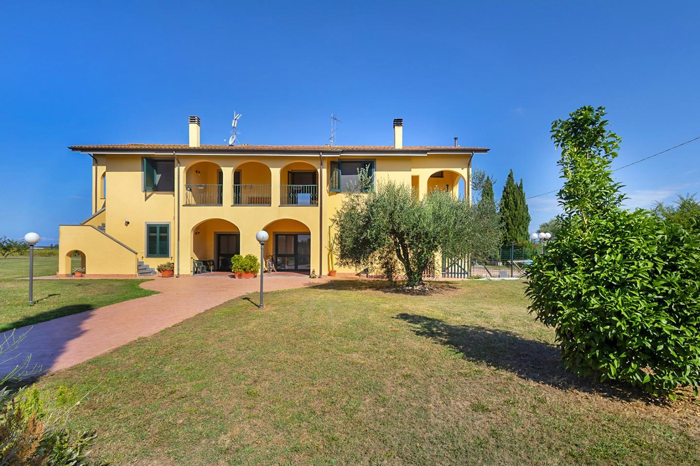 Immagine 8 di Porzione di casa in vendita  a Vecchiano