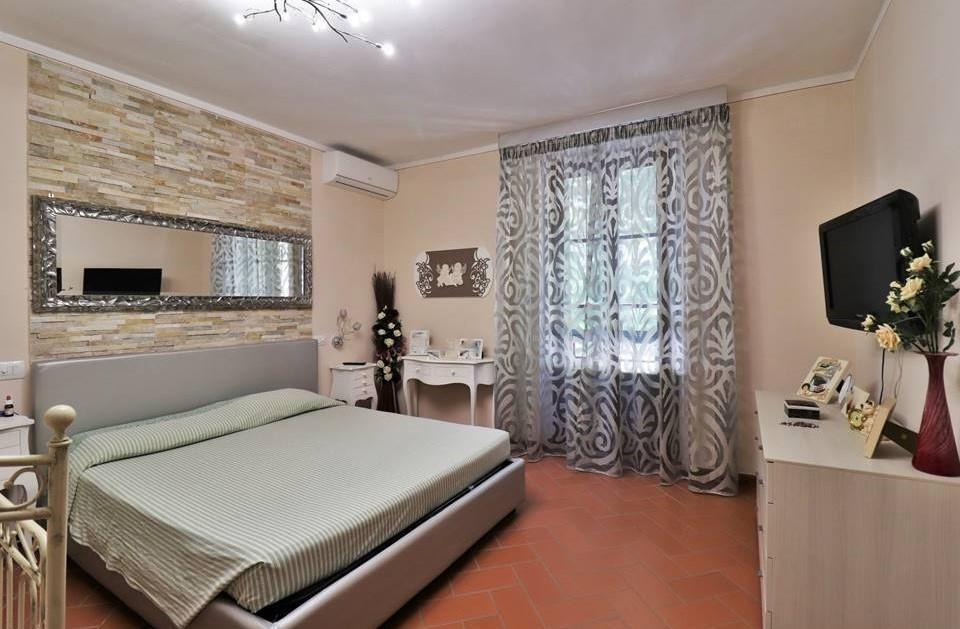 Immagine 8 di Terratetto in vendita  a Vecchiano