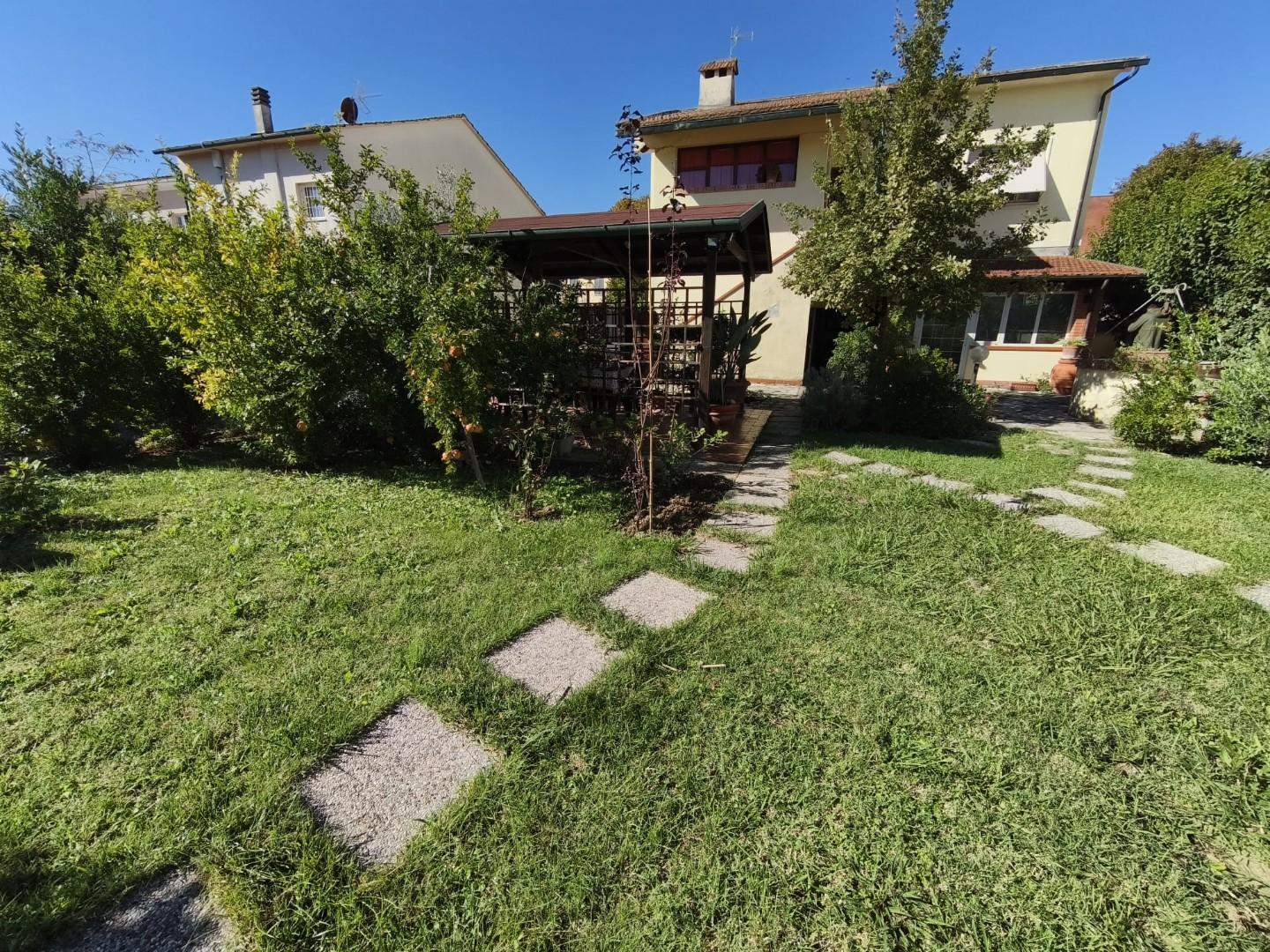 Immagine 9 di Casa bifamiliare in vendita  a Ponsacco