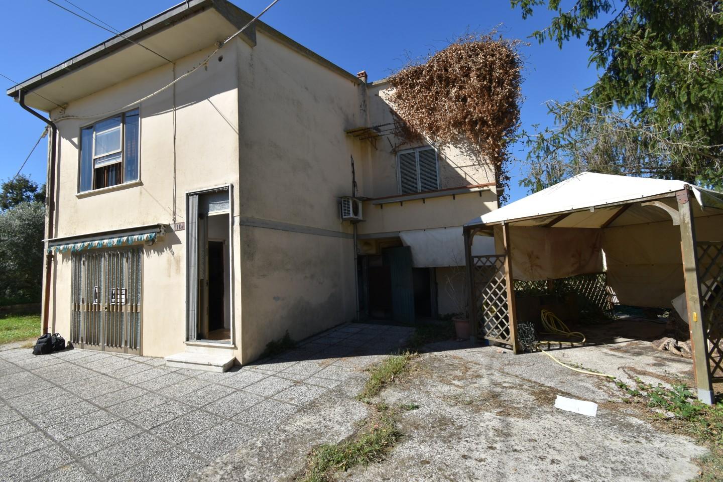 Immagine 28 di Casa indipendente in vendita  a Pisa