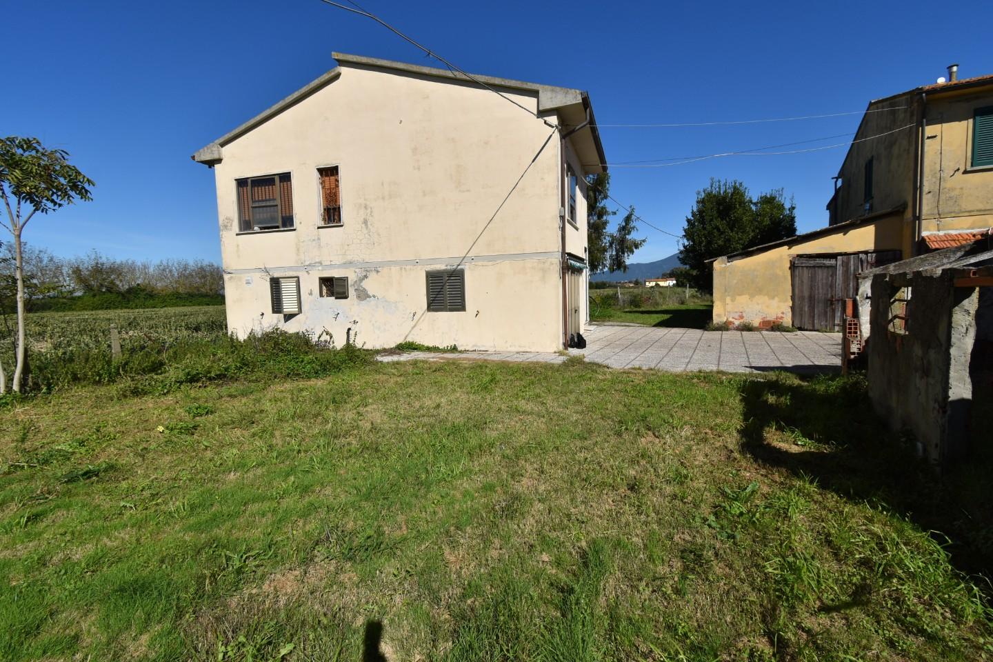 Immagine 1 di Casa indipendente in vendita  a Pisa