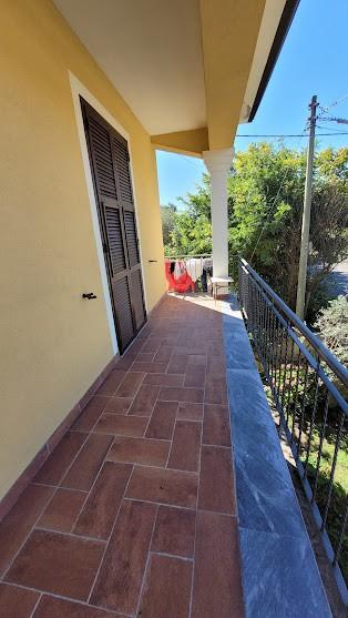 Immagine 2 di Porzione di casa in affitto  a Vezzano Ligure