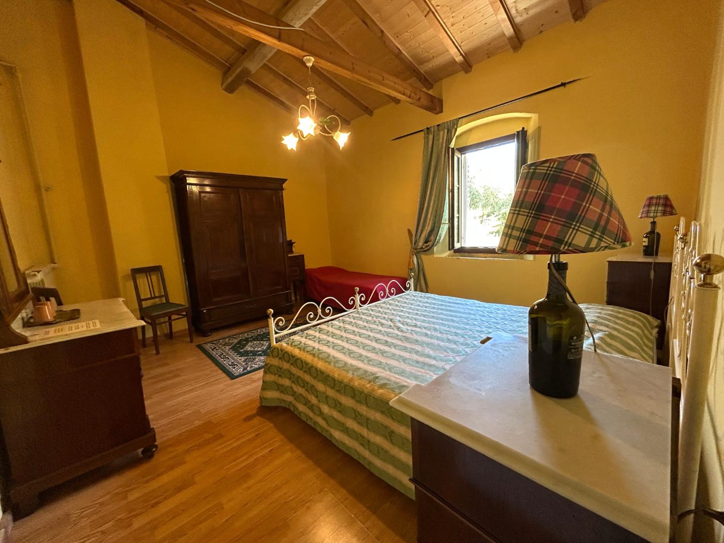 Immagine 5 di Casa colonica in vendita  a Carmignano