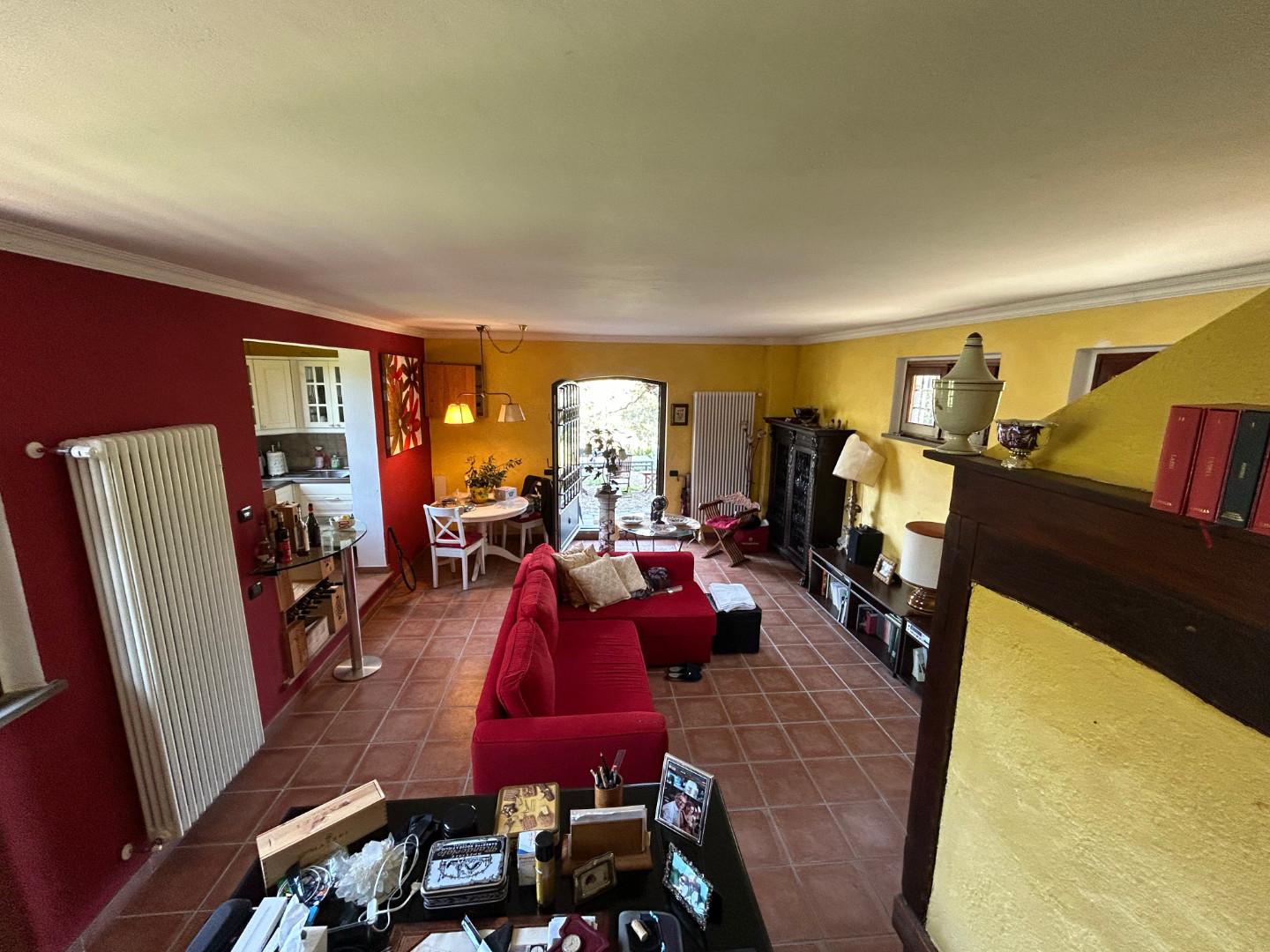 Immagine 53 di Casa colonica in vendita  a Carmignano