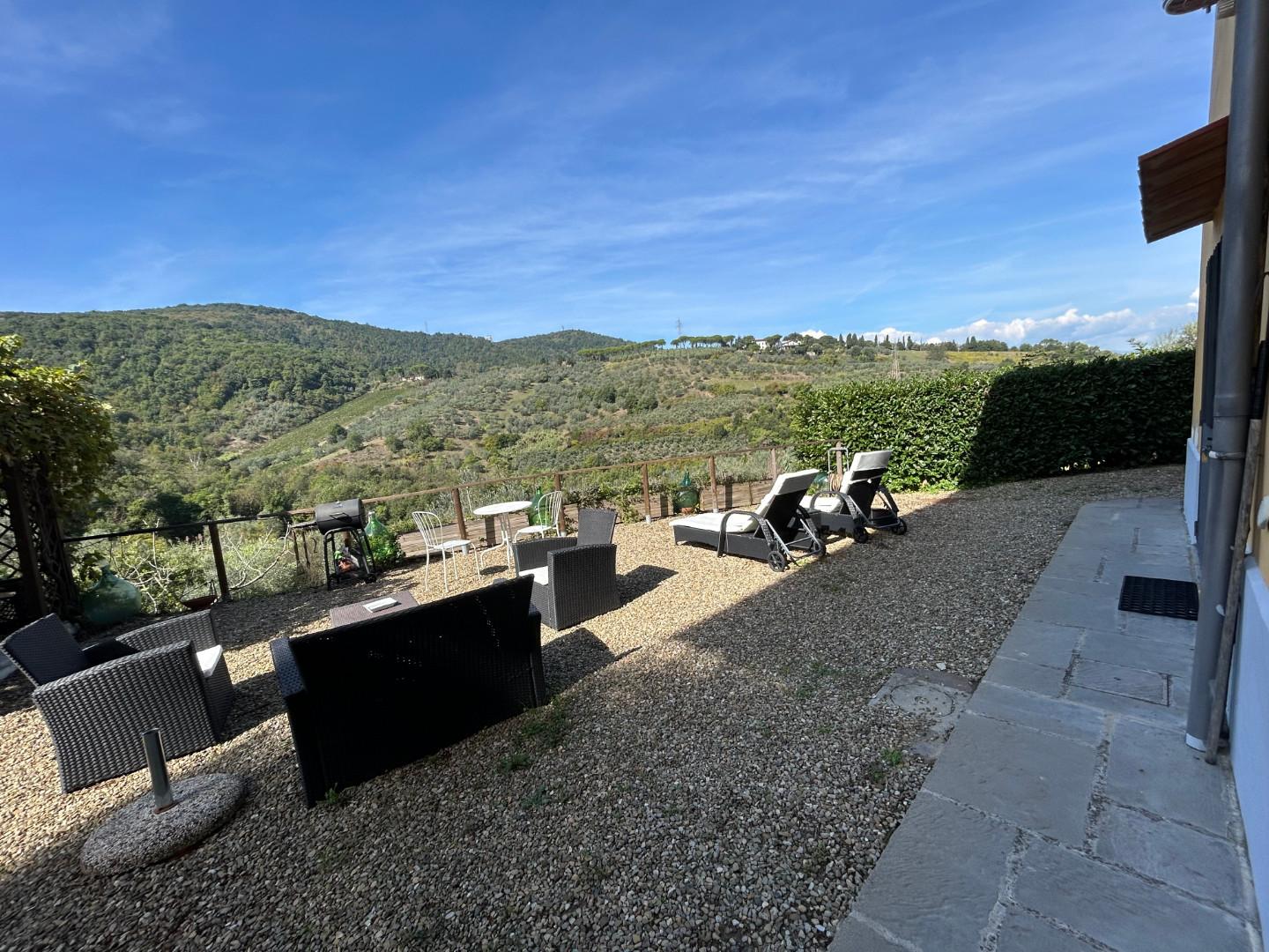 Immagine 36 di Casa colonica in vendita  a Carmignano