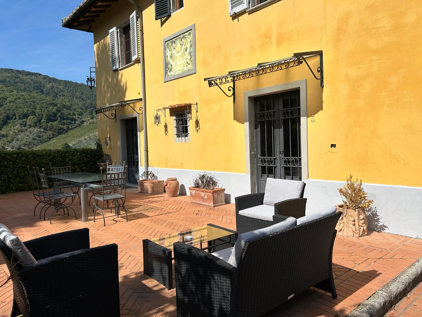 Immagine 60 di Casa colonica in vendita  a Carmignano