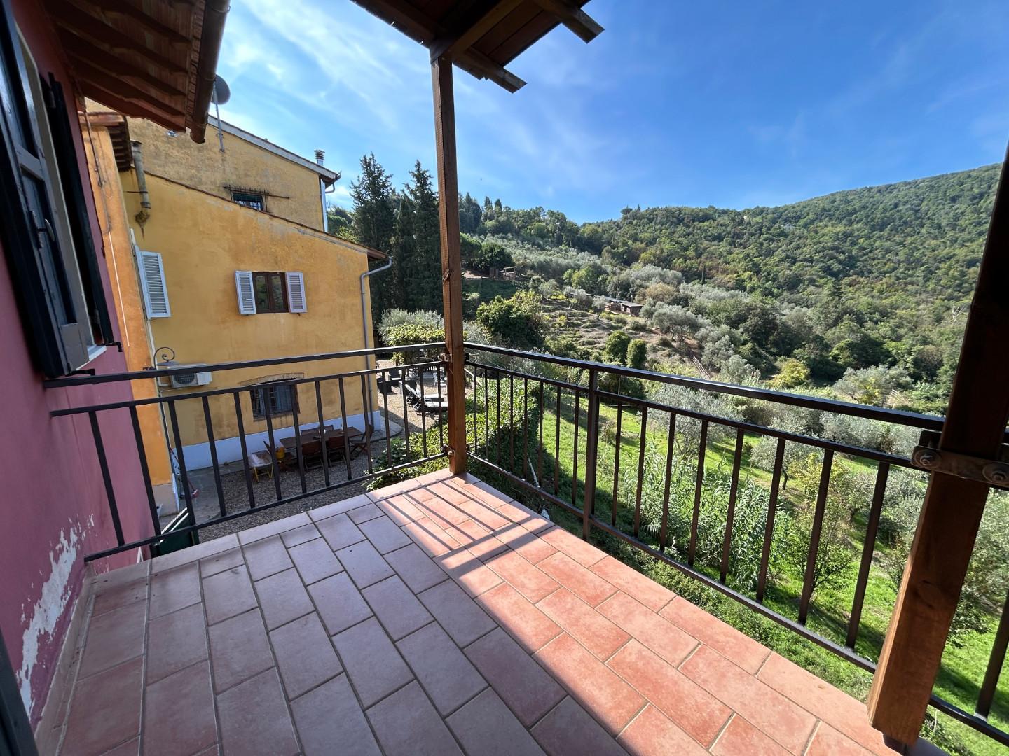 Immagine 58 di Casa colonica in vendita  a Carmignano