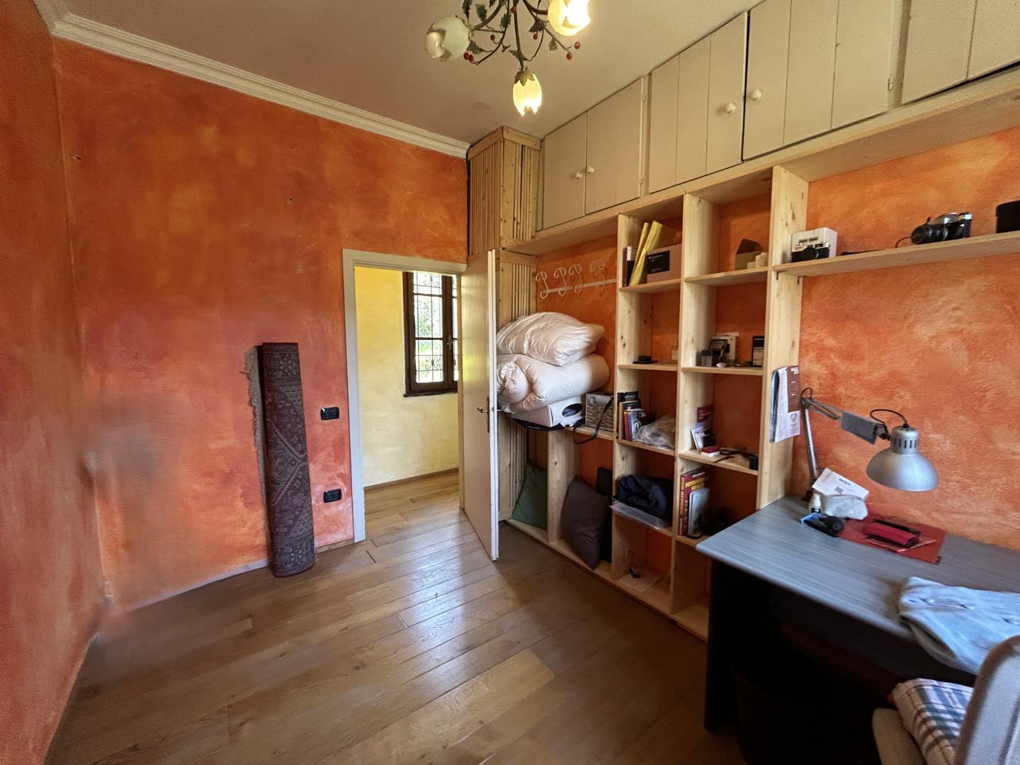 Immagine 54 di Casa colonica in vendita  a Carmignano