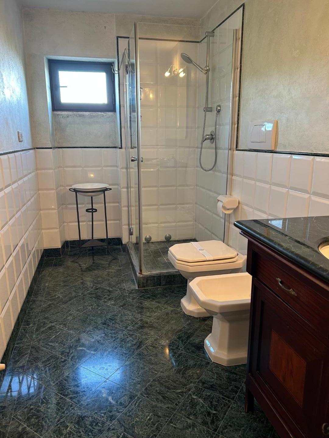 Immagine 10 di Casa colonica in vendita  a Carmignano