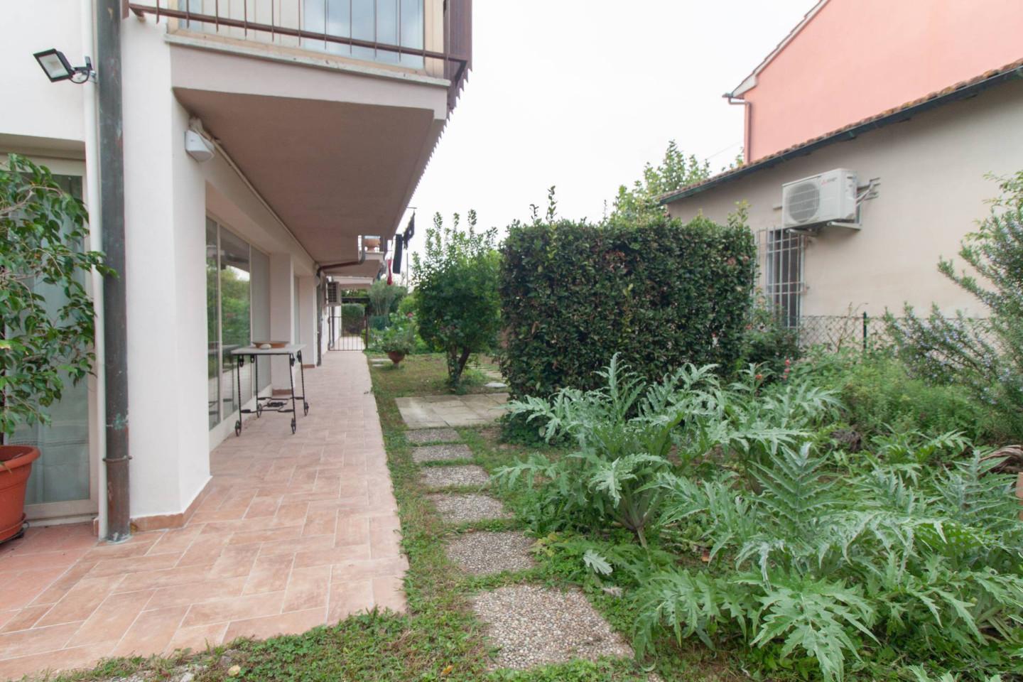 Immagine 37 di Appartamento in vendita  a Pisa