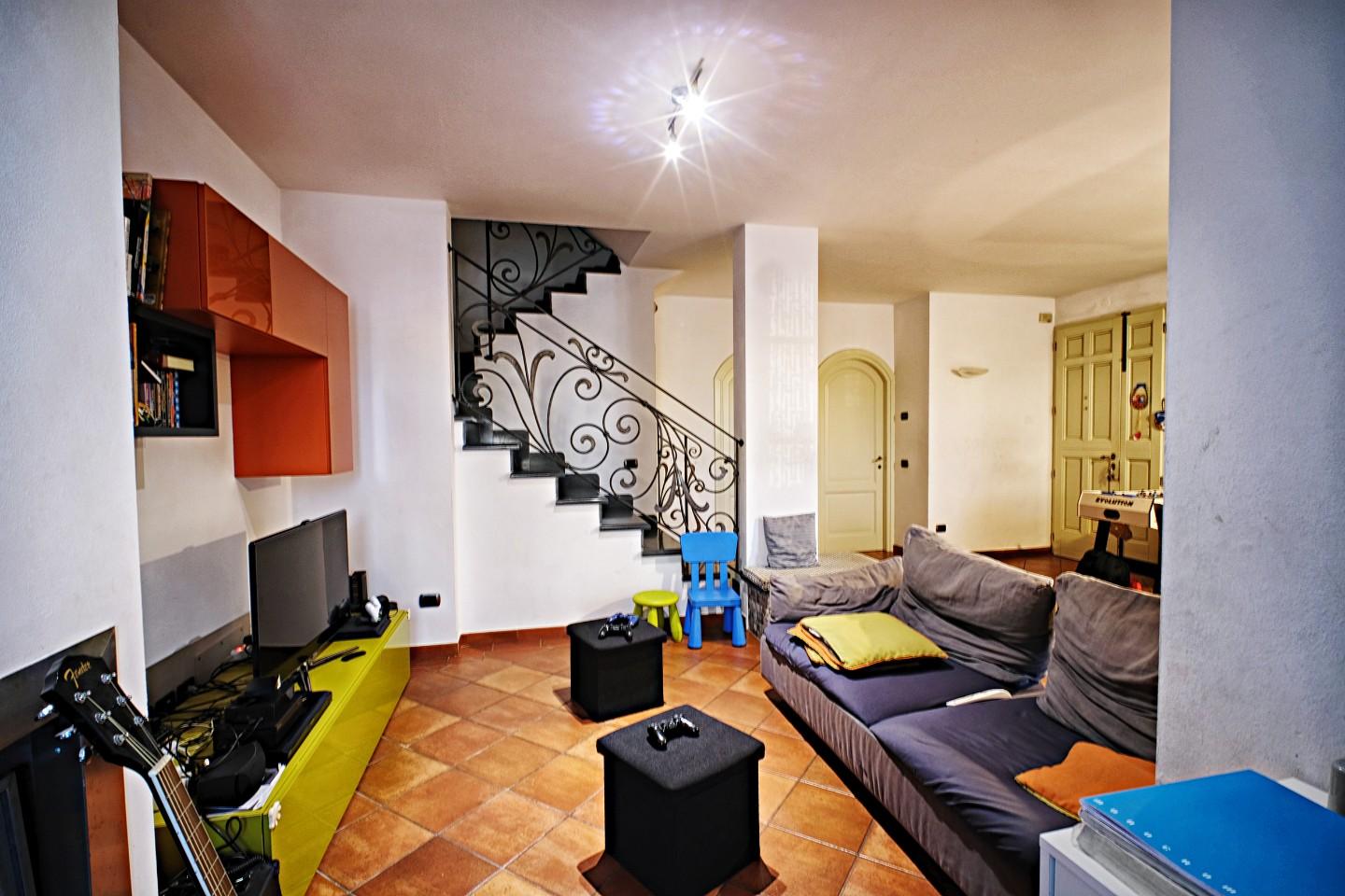 casa indipendente in vendita a Cascina